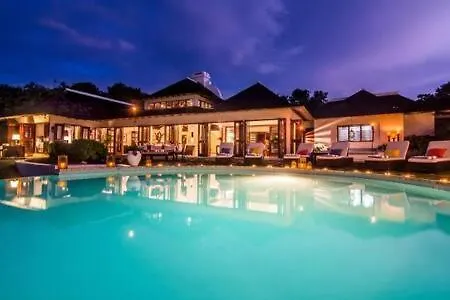 Hospitalityexpert Cosy 3 Bedroom Villa & Cottage, Pool, Beach Access, Sleeps 16 Бухта Монтего 0*,  Ямайка