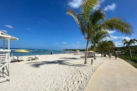Hospitalityexpert Cosy 3 Bedroom Villa & Cottage, Pool, Beach Access, Sleeps 16 Montego Bay