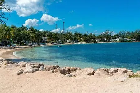 Hospitalityexpert Cosy 3 Bedroom Villa & Cottage, Pool, Beach Access, Sleeps 16 Montego Bay Jamaïque
