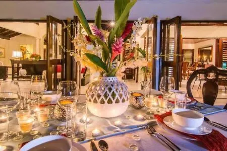 Hospitalityexpert Cosy 3 Bedroom Villa & Cottage, Pool, Beach Access, Sleeps 16 Montego Bay Jamaïque
