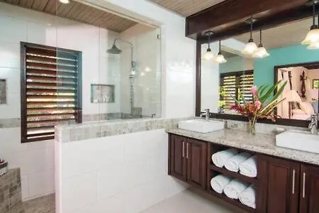 Hospitalityexpert Cosy 3 Bedroom Villa & Cottage, Pool, Beach Access, Sleeps 16 Montego Bay Jamaïque
