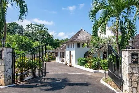 Hospitalityexpert Cosy 3 Bedroom Villa & Cottage, Pool, Beach Access, Sleeps 16 Montego Bay Jamaïque
